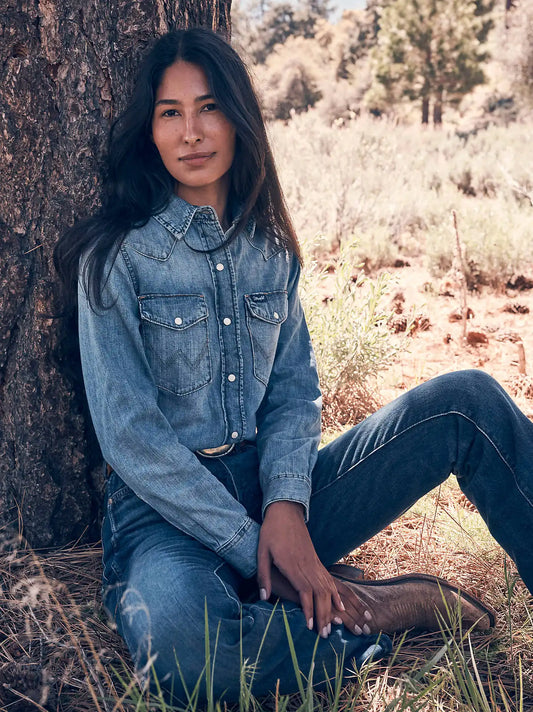Women's Wrangler Iconic Western Snap Denim Shirt in Light Denim