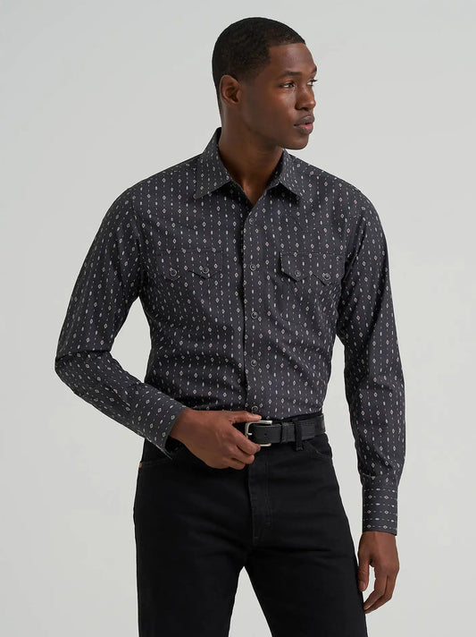 Men's Wrangler Retro® Long Sleeve Sawtooth Snap Pocket Western Shirt in Obsidian Chain