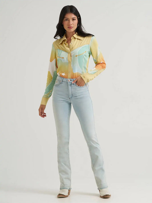 Lainey Wilson x Wrangler Raw Hem Boot Huggers in Bleach Blue Wash