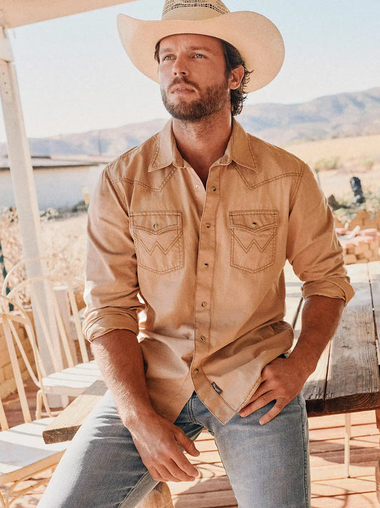 Men's Wrangler® Contrast Trim Western Two Snap Flap Pocket Shirt in Tan