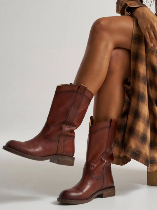 Women's Delilah Round-Toe Casual Boot in Burnished Saddle