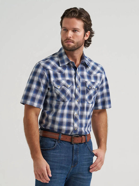Men's Wrangler Retro® Short Sleeve Sawtooth Pocket Western Snap Shirt in Frosted Navy