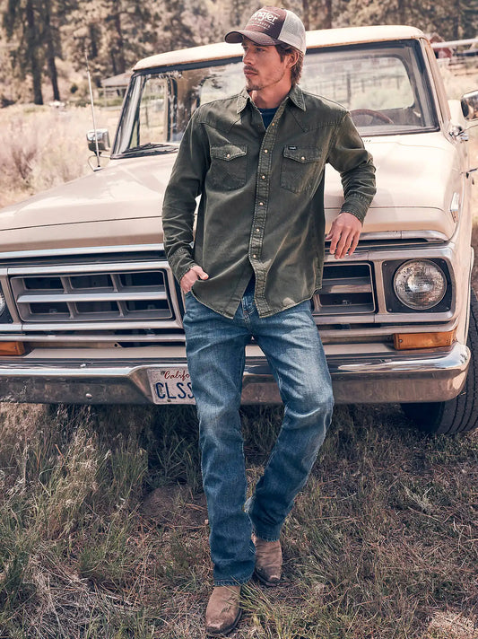 Men's Wrangler Retro® Slim Fit Bootcut Jean in Dutton