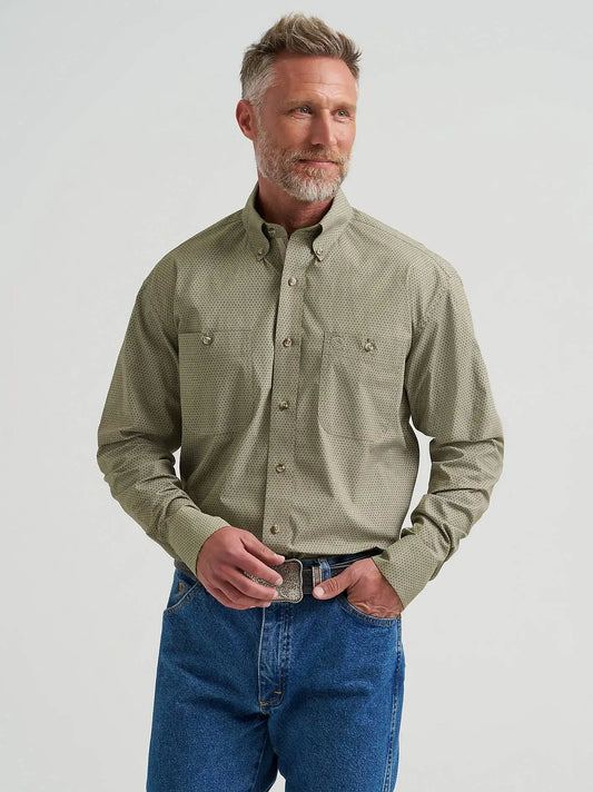 Wrangler® George Strait™ Long Sleeve Button Down Two Pocket Shirt in Pine Grove