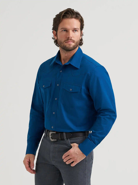 Wrangler® Long Sleeve Solid Broadcloth Western Snap Shirt in Blue