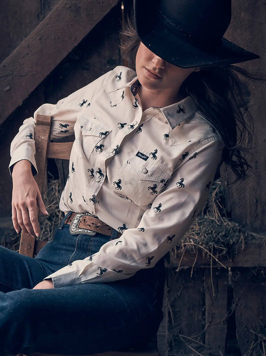 Women's Wrangler Olivia Western Slim Snap Shirt in Bone