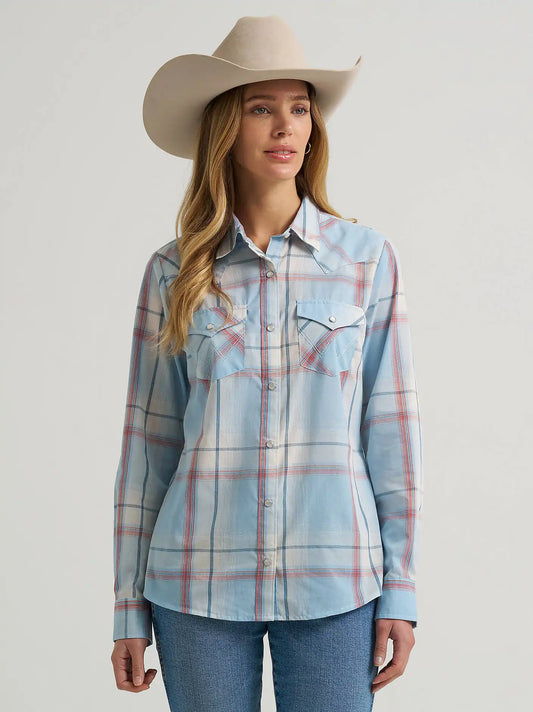 Women's Wrangler Essential Western Snap Shirt in Blue