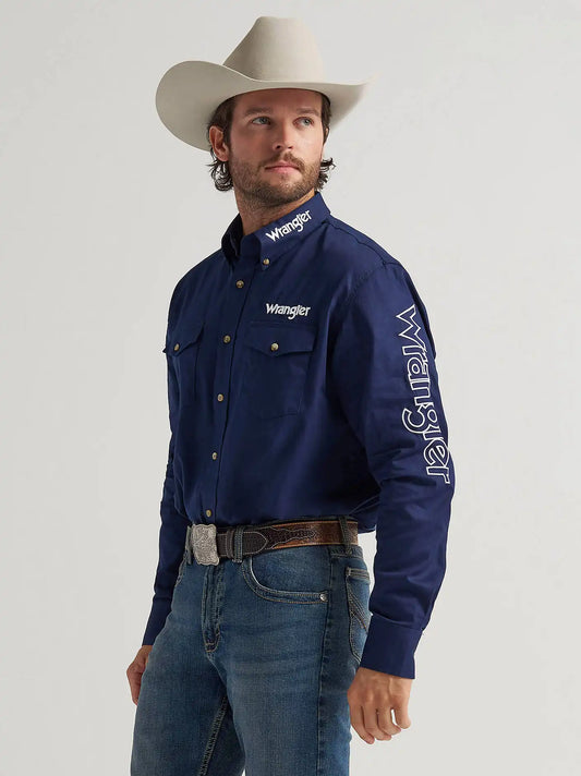 Men's Wrangler® Logo Long Sleeve Button Down Solid Shirt in Navy
