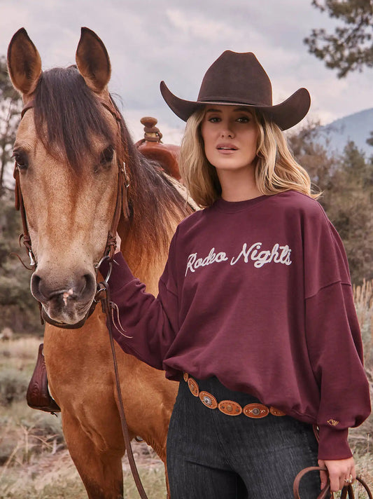 Lainey Wilson x Wrangler Rodeo Nights Sweatshirt in Burgundy