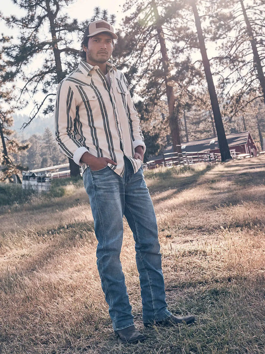 Men's Wrangler Retro® Slim Fit Straight Leg Jean in Timber