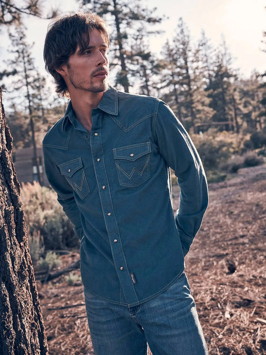 Men's Wrangler Retro® Premium Western Snap Corduroy Shirt in Indigo Ink