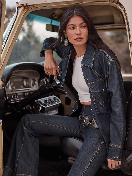 Lainey Wilson x Wrangler Boyfriend Denim Shirt in Sandrider